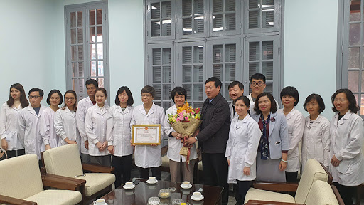 Thực hiện khen thưởng trong phòng, chống dịch bệnh Covid-19.