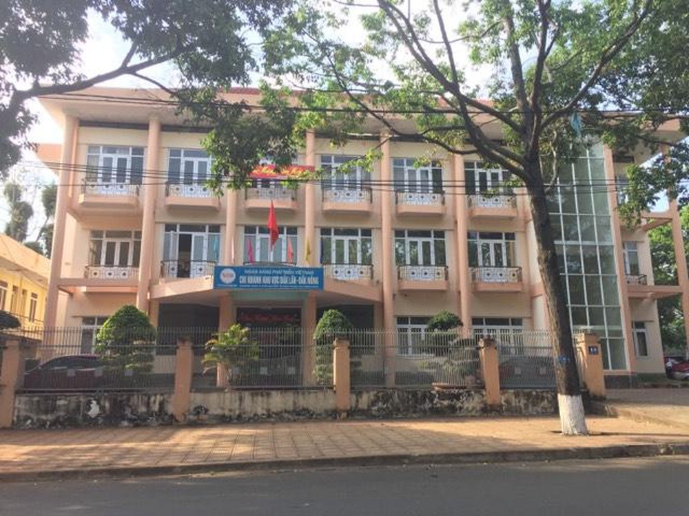 Quyết định về việc cho phép Chi nhánh Ngân hàng Phát triển Khu vực Đắk Lắk - Đắk Nông chuyển sang thuê đất đối với 1.435,7m2 đất tại phường Thắng Lợi, thành phố Buôn Ma Thuột để sử dụng vào mục đích đất thương mại dịch vụ (trụ sở làm việc).
