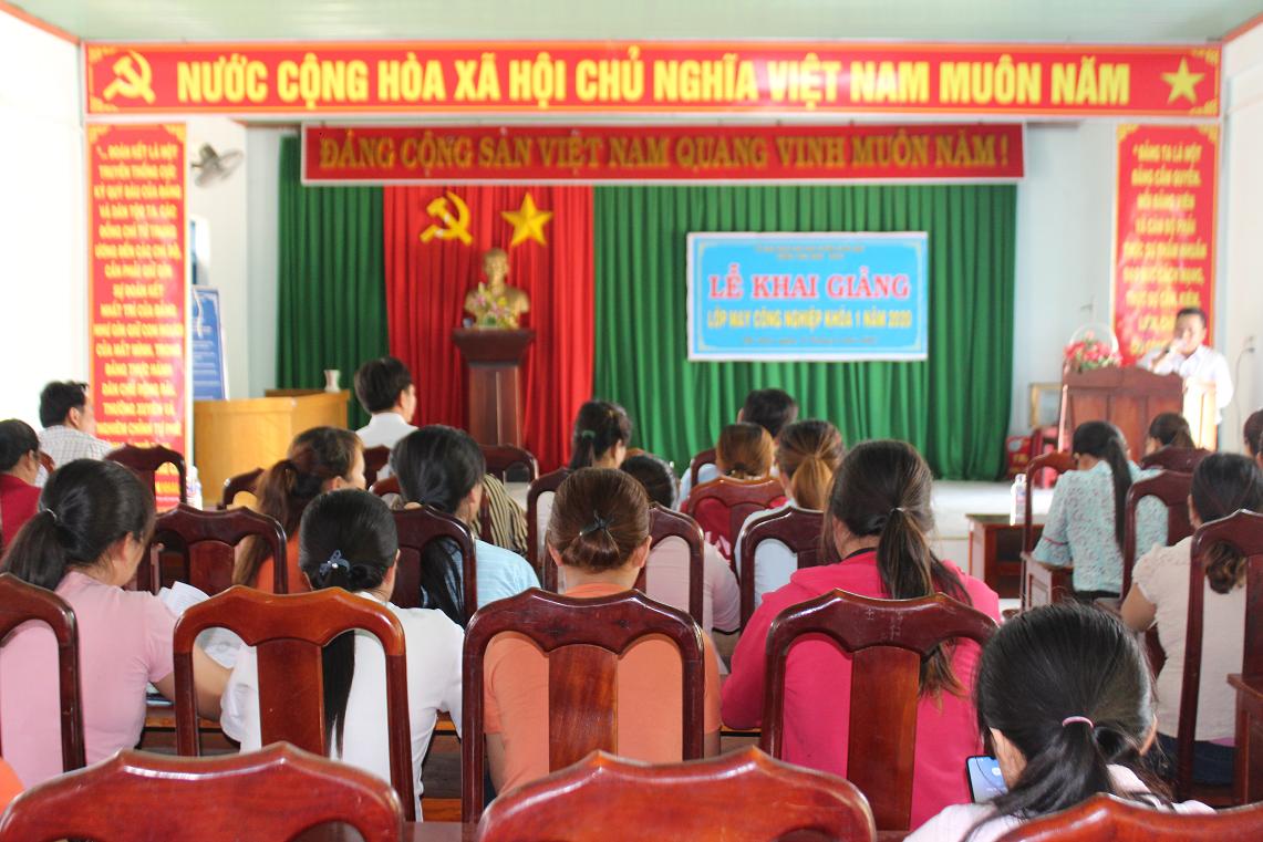 Buôn Đôn khai giảng lớp may công nghiệp khóa I/2020