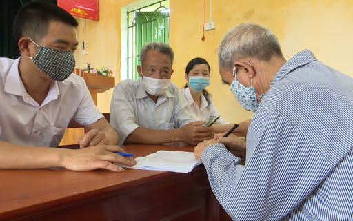 Quyết định về việc phê duyệt danh sách hỗ trợ người có công với cách mạng gặp khó khăn do đại dịch Covid-19 của huyện Buôn Đôn, tỉnh Đắk Lắk.