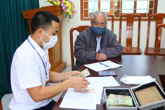 Quyết định về việc phê duyệt danh sách hỗ trợ đối tượng bảo trợ xã hội đang hưởng trợ cấp xã hội hàng tháng gặp khó khăn do đại dịch Covid-19 của huyện Krông Ana, tỉnh Đắk Lắk.