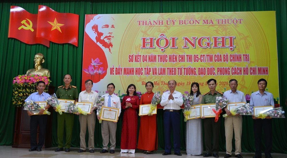 Sơ kết 4 năm thực hiện Chỉ thị 05-CT/TW của Bộ Chính trị về “Đẩy mạnh học tập và làm theo tư tưởng, đạo đức, phong cách Hồ Chí Minh”