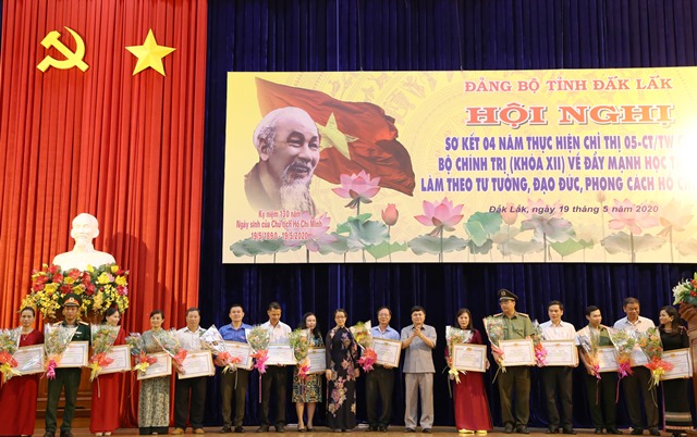 Dak Lak preliminarily sums up 04 years of implementing the Politburo's Directive 05-CT/TW on promoting the learning and following of President Ho Chi Minh’s ideology, morality and style