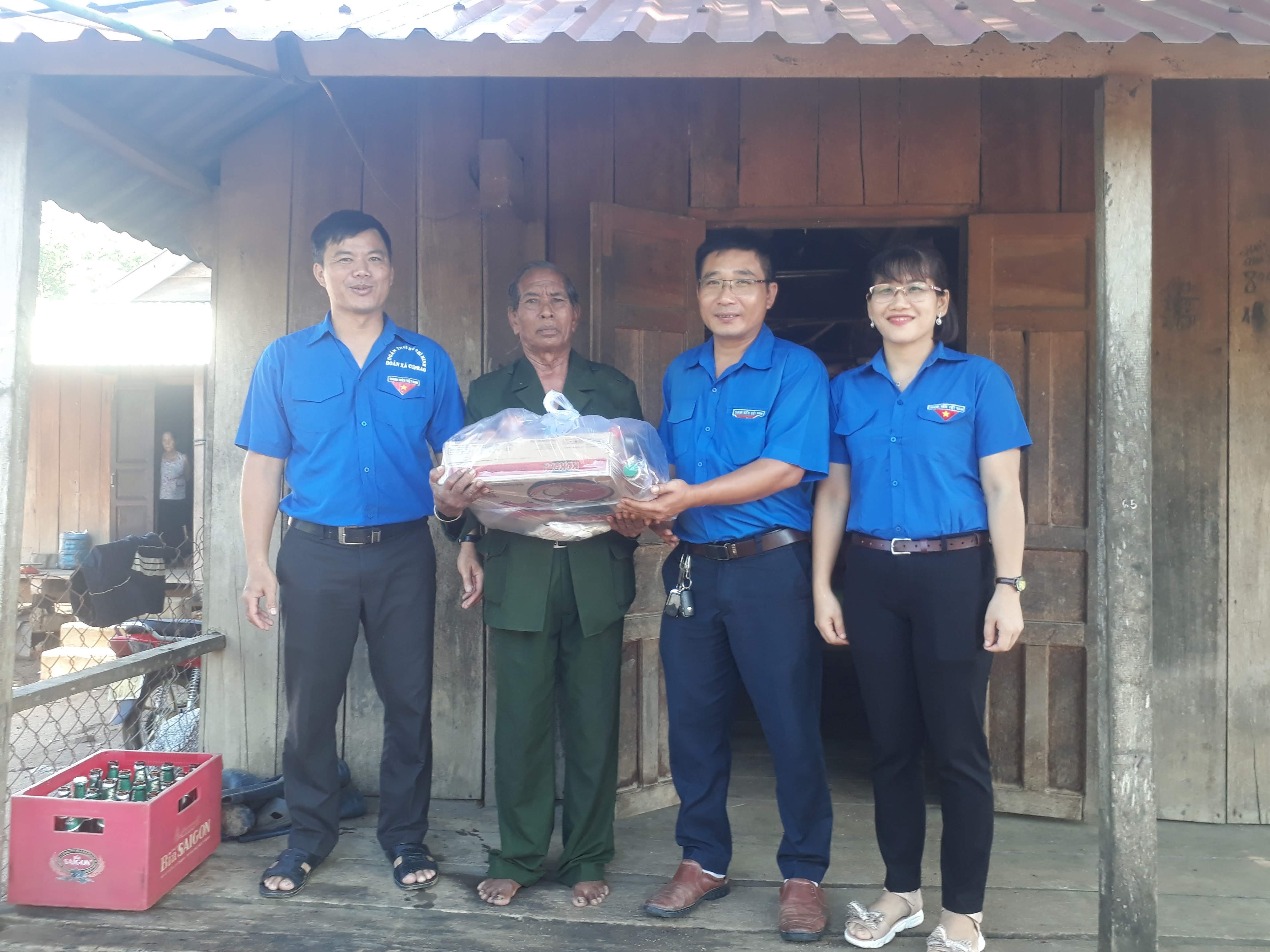 Nhiều hoạt động thiết thực hỗ trợ gia đình chính sách và hộ nghèo huyện M’Đrắk