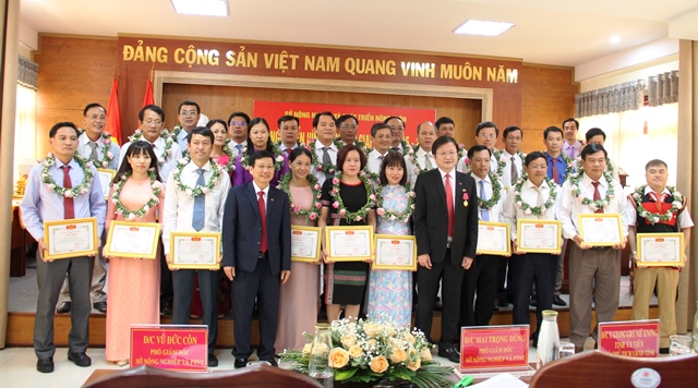 Sở Nông nghiệp và Phát triển nông thôn tuyên dương 10 tập thể và 34 cá nhân điển hình tiên tiến giai đoạn 2015-2020