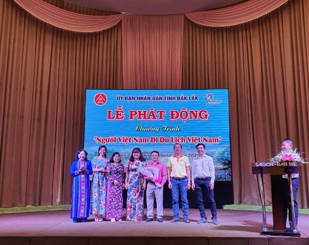 Launching the stimulus program “Vietnamese people travel  in Vietnam”
