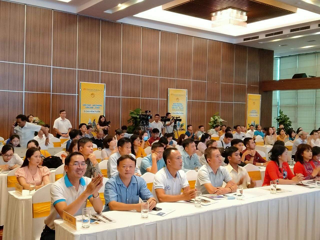 Hội thảo kích cầu du lich địa phương chủ đề “ Du lịch Việt Nam- điểm đến sáng tươi”