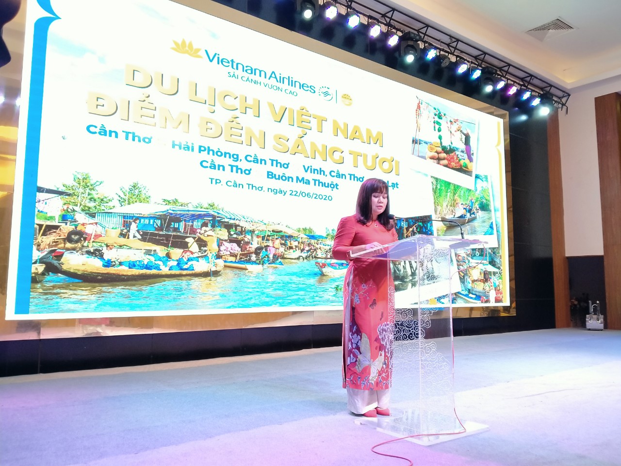 Seminar on stimulating local tourism themed “Vietnam Tourism – Bright Destination”