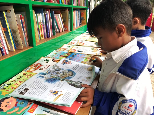 Trao tặng “Tủ sách lớp em Đắk Lắk” cho Trường tiểu học Nguyễn Công Trứ, xã Ea Tul, huyện Cư M'gar