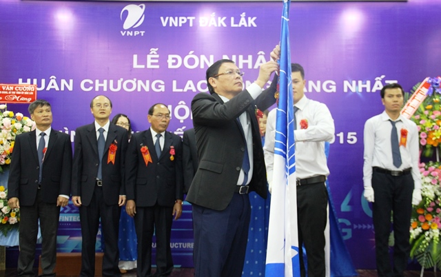 VNPT Dak Lak receives the First-Class Labor Medal and is praised for the advanced typical example in 2015-2019 period