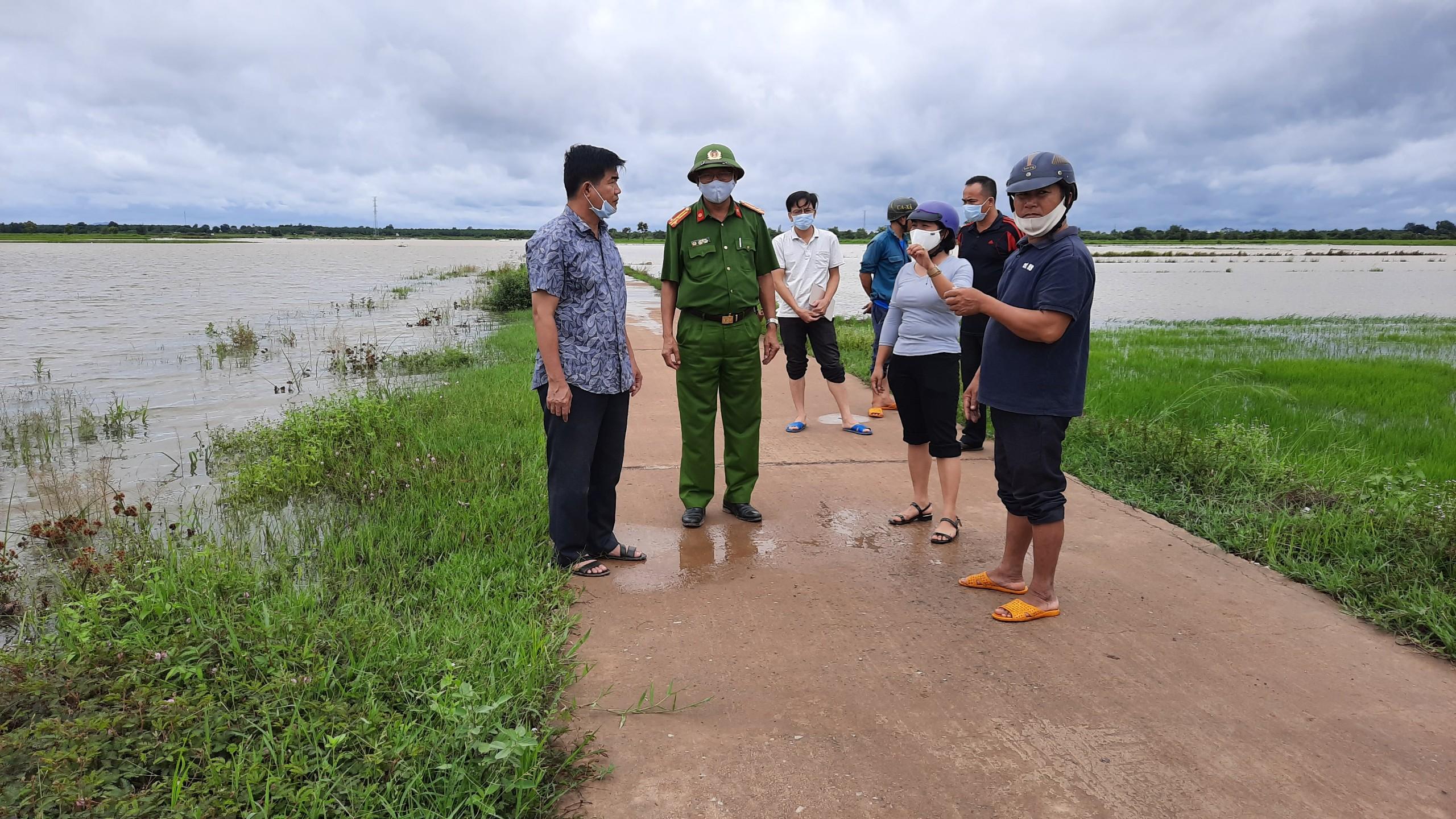 Khắc phục thiệt hại, hỗ trợ người dân bị ảnh hưởng bởi mưa lũ ở huyện Ea Súp