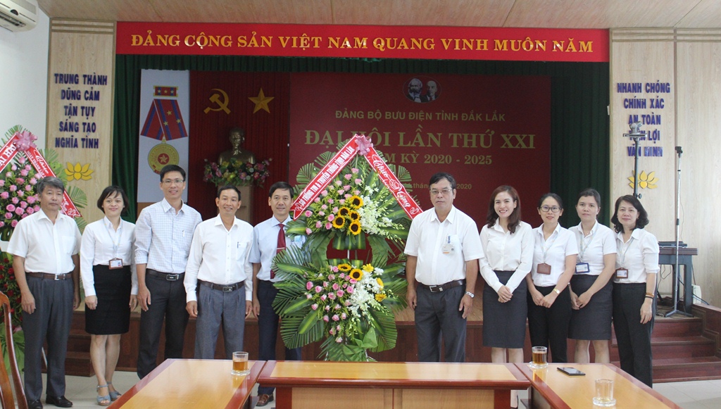 Sở Thông tin và Truyền thông thăm, chúc mừng Bưu điện tỉnh và VNPT Đắk Lắk