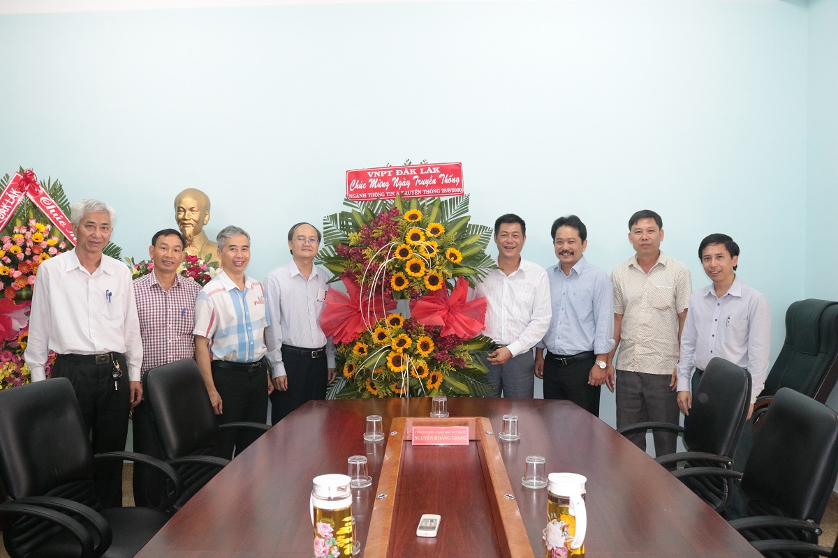 Telecommunication units congratulate DIC on Vietnam's Traditional Day of Information and Communication (August 28)