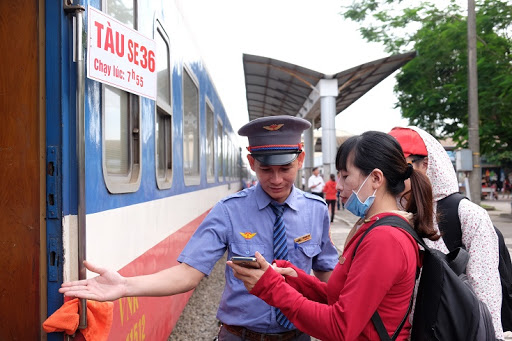 Đường sắt triển khai trả vé tàu qua mạng online từ ngày 1/9