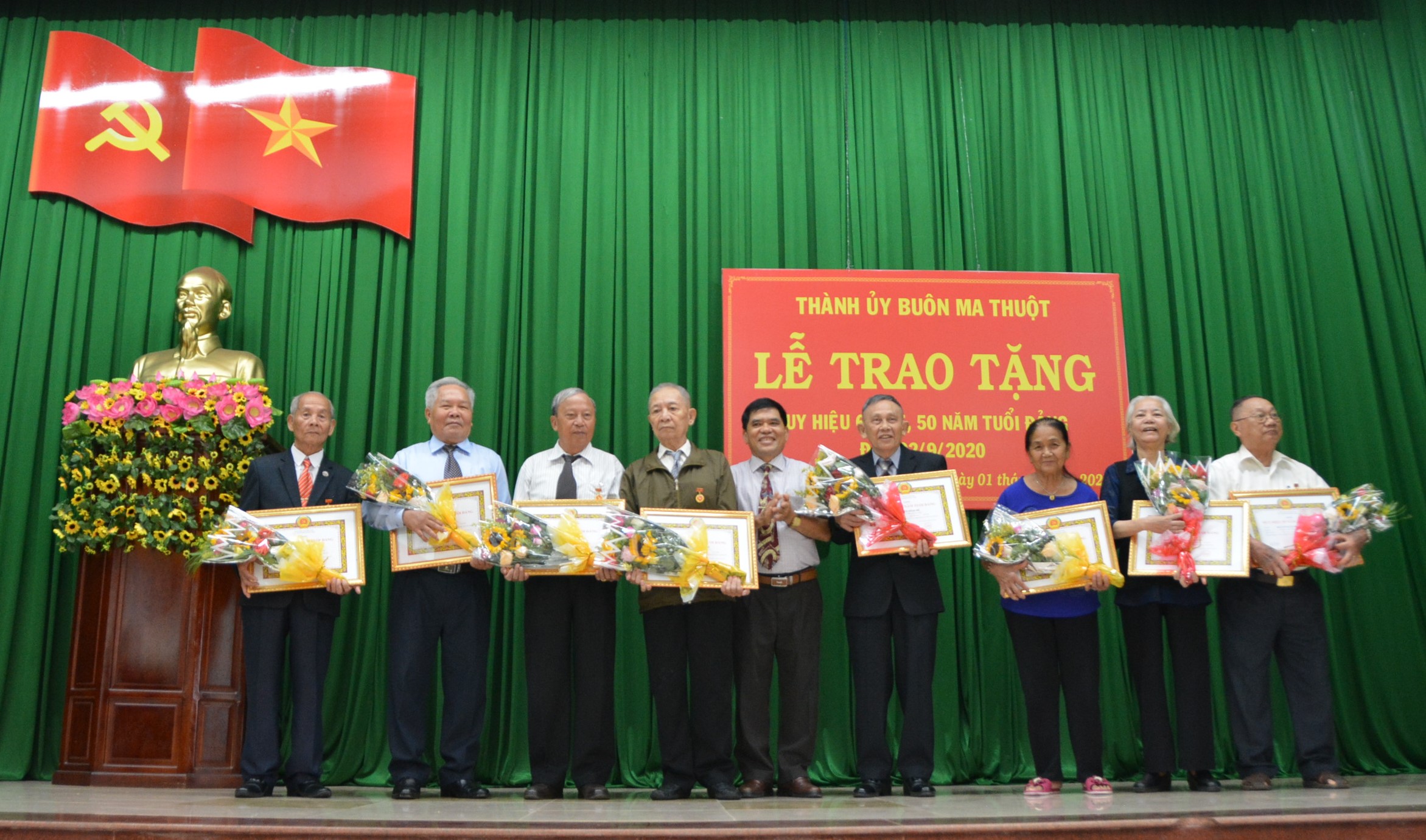 Presenting Party Badges to 36 Party members of BMT City Party Committee on September 2