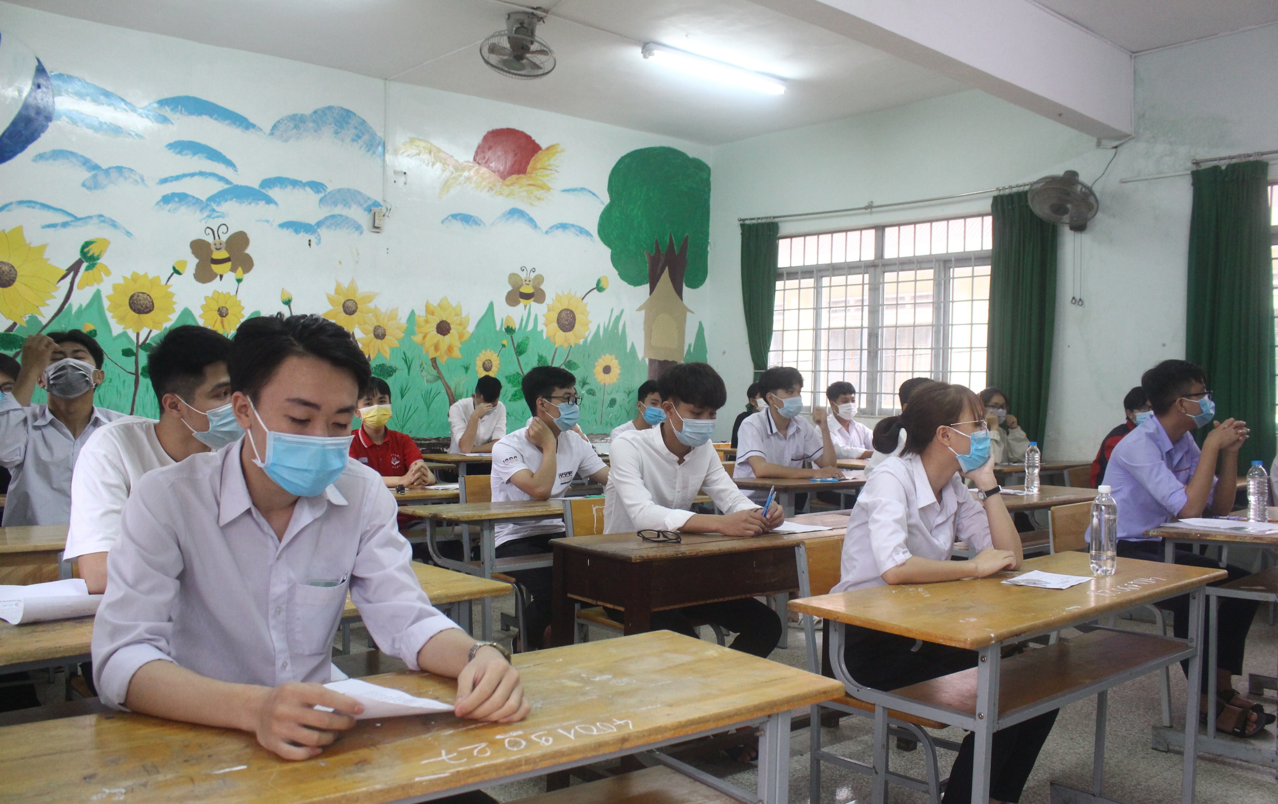 5,182 Dak Lak students sit for the Literature exam