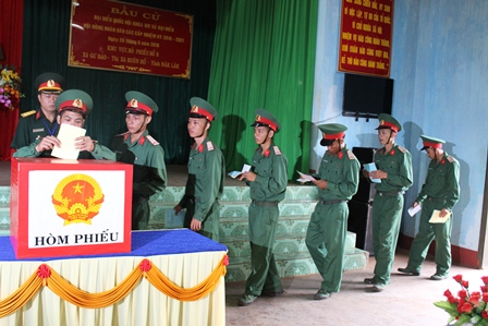 Đắk Lắk -  Trung đoàn BB95, Sư đoàn BB2 thực hiện bầu cử sớm