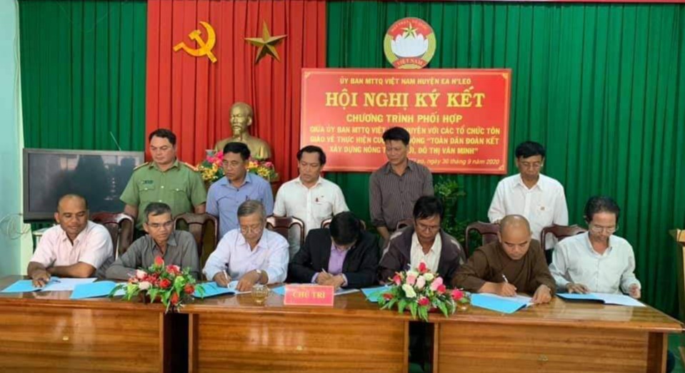 Ủy ban Mặt trận Tổ quốc huyện Ea H’leo ký lết chương trình phối hợp với các tổ chức tôn giáo