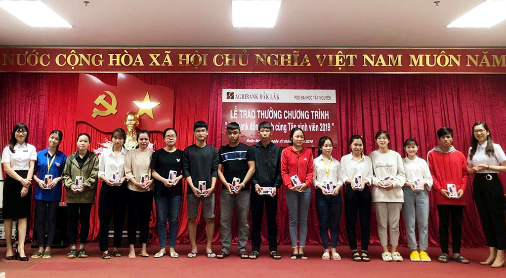 Đắk Lắk có 05 khách hàng trúng thưởng trong chương trình: "Agribank đồng hành cùng tân sinh viên năm 2020"