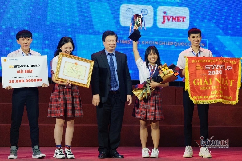 Dự án “Ống hút từ hạt bơ” của học trò Đắk Lắk giành giải Nhất cuộc thi khởi nghiệp