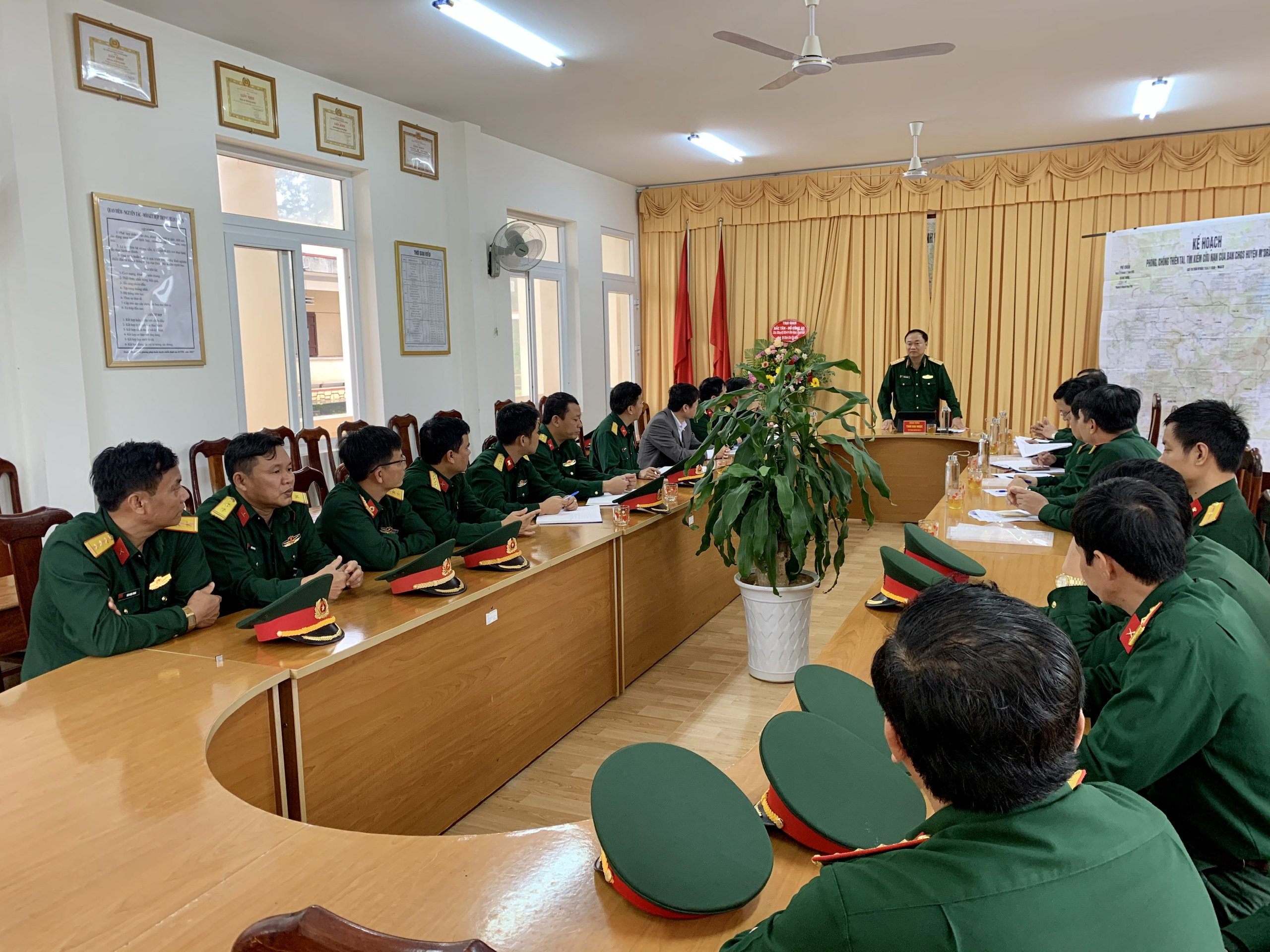Tư lệnh Quân khu 5 làm việc với Ban chỉ huy Quân sự huyện M’Drắk