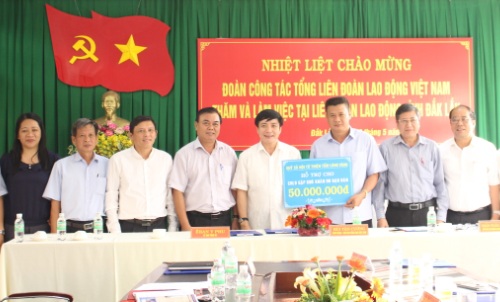 Tổng Liên đoàn Lao động Việt Nam thăm và làm việc với Liên đoàn Lao động tỉnh.