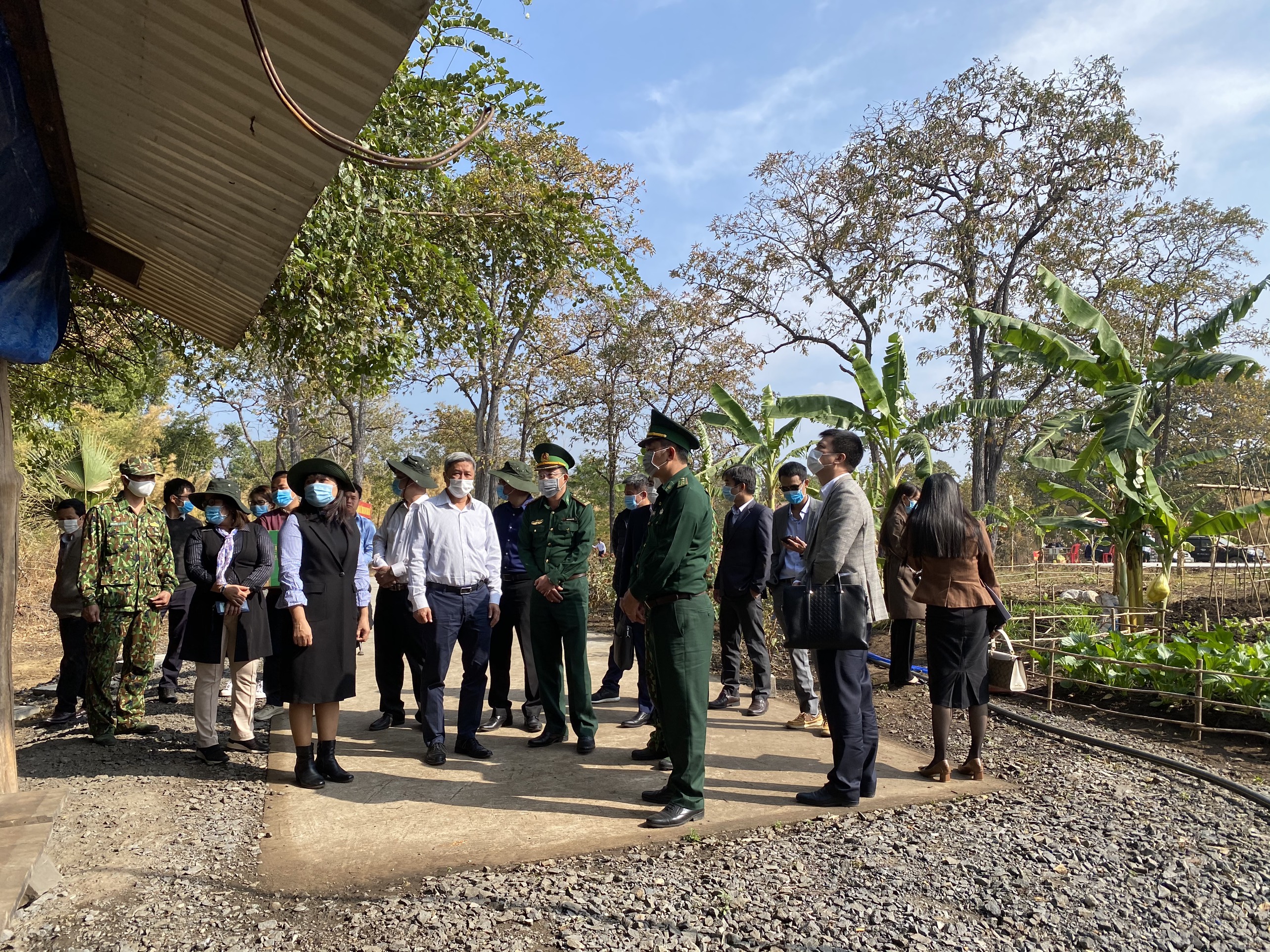 Thứ trưởng Bộ Y tế Nguyễn Trường Sơn thăm và kiểm tra công tác phòng, chống Covid-19 tại Đắk Lắk