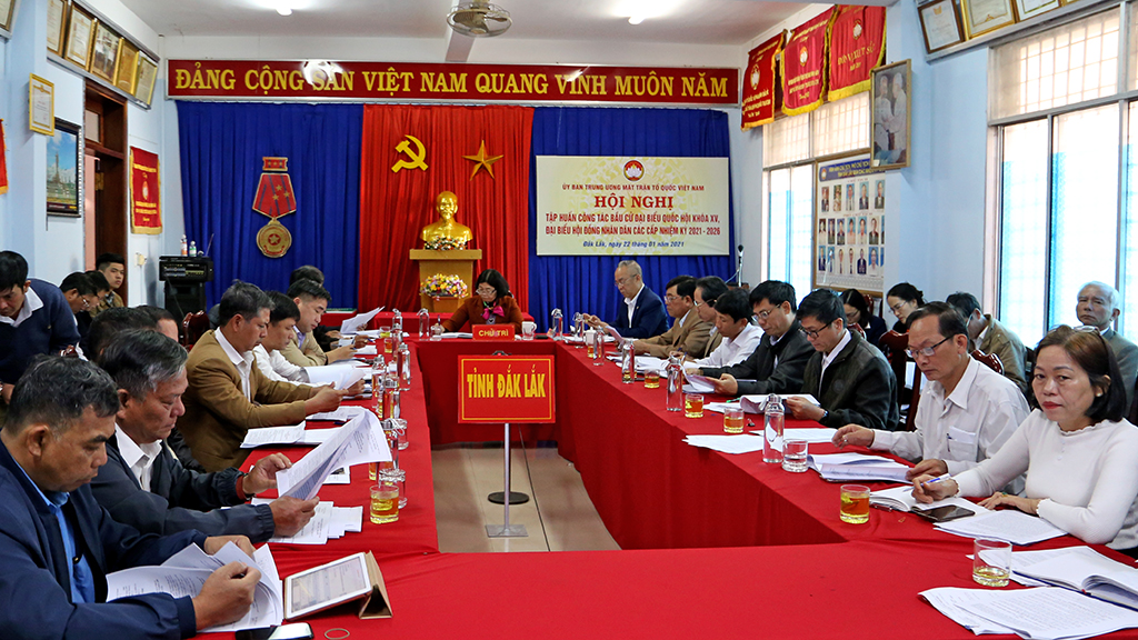 Hơn 8.000 đại biểu tham gia tập huấn công tác bầu cử đại biểu Quốc hội khóa XV, đại biểu Hội đồng nhân dân các cấp nhiệm kỳ 2021-2026.