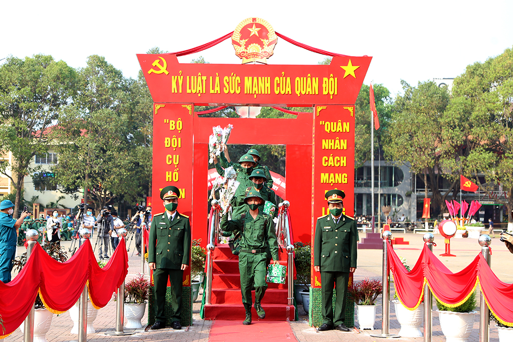 2.842 công dân tỉnh Đắk Lắk lên đường nhập ngũ