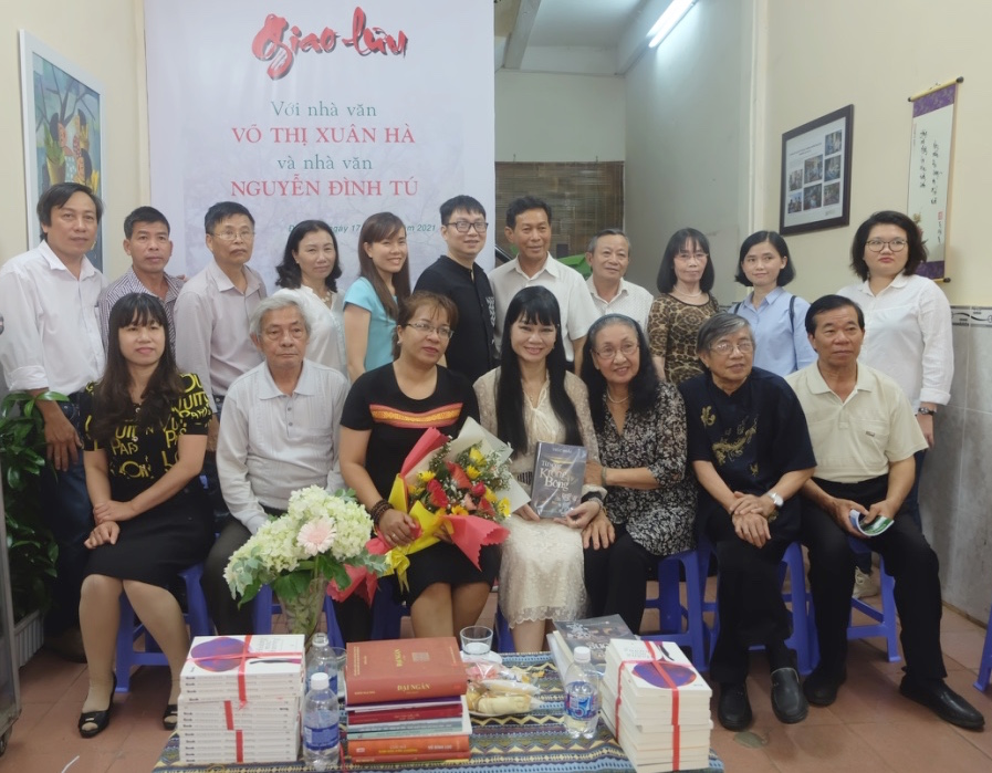 Gặp gỡ, giao lưu với nhà văn Võ Thị Xuân Hà và nhà văn Nguyễn Đình Tú
