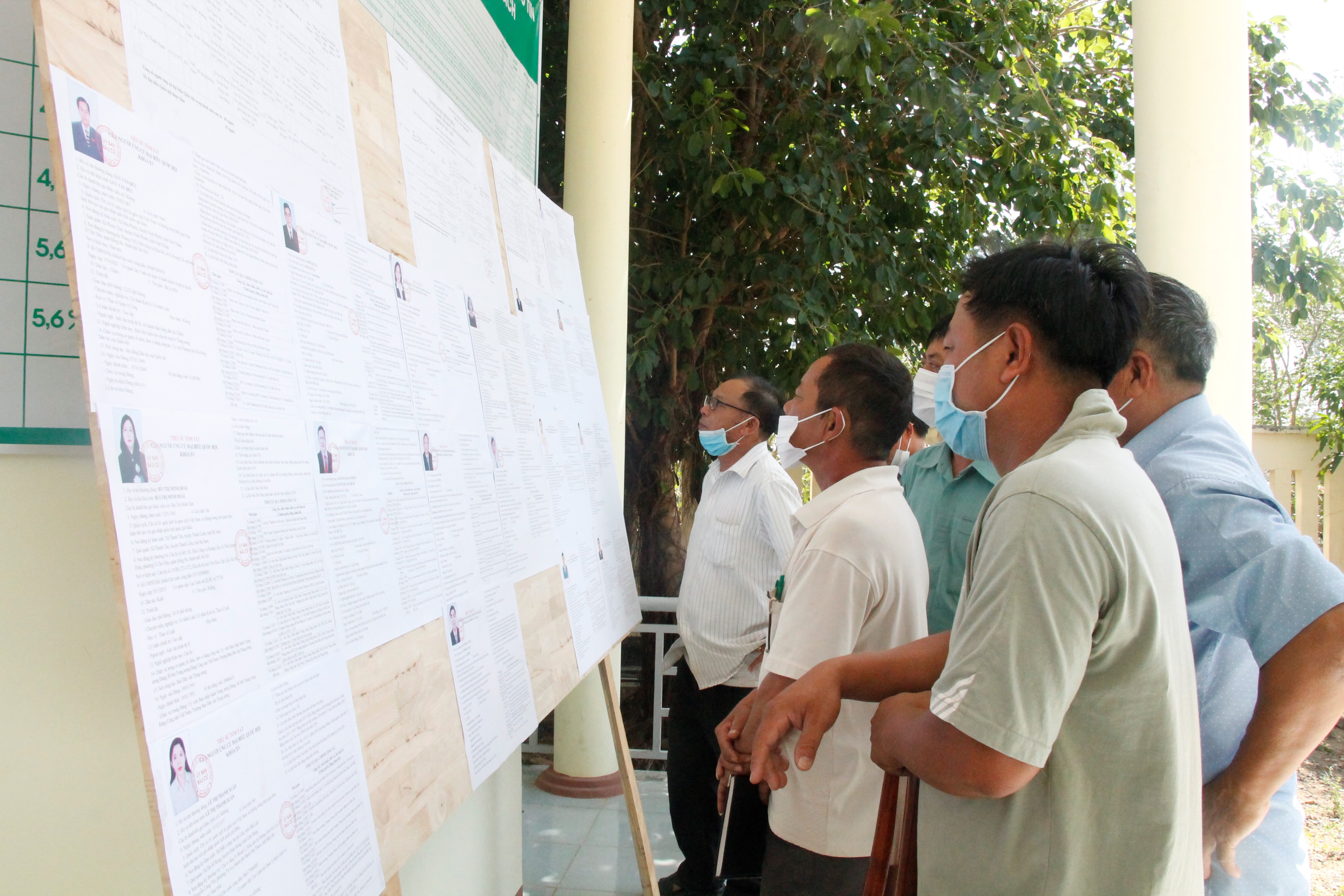 Ứng cử viên đại biểu HĐND tỉnh khóa X tiếp xúc với cử tri thị trấn Liên Sơn và xã Đắk Liêng (huyện Lắk)