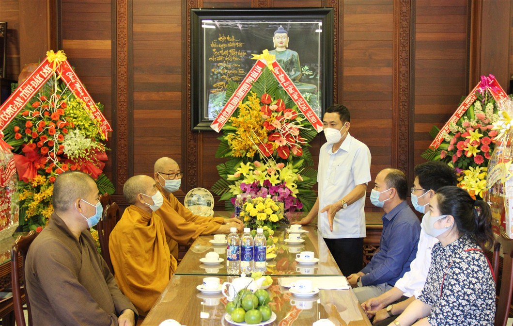 Lãnh đạo UBND tỉnh thăm, chúc mừng Lễ Phật đản năm 2021