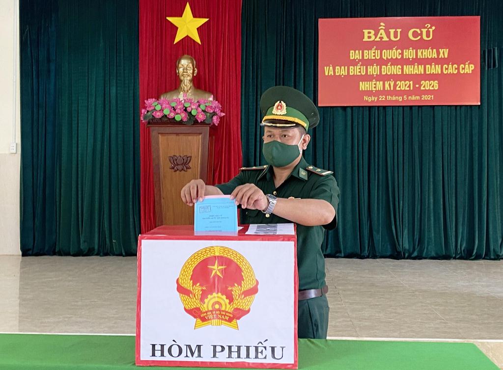 Chủ tịch UBND tỉnh Phạm Ngọc Nghị dự khai mạc bầu cử tại Đồn Biên phòng Cửa khẩu Đắk Ruê