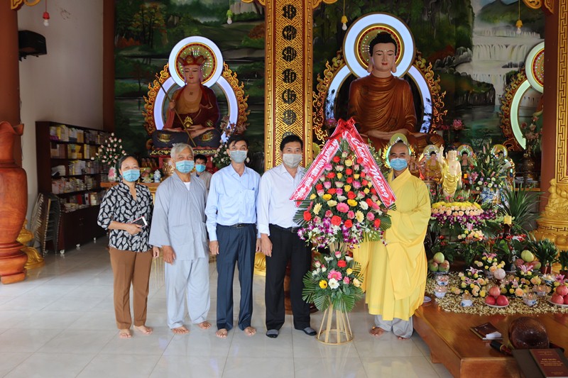 Thăm, chúc mừng các cơ sở Phật giáo nhân dịp Đại lễ Phật đản PL.2565- DL. 2021