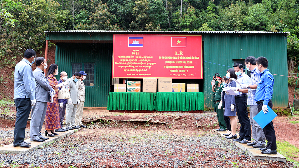 TỈNH ĐẮK LẮK HỖ TRỢ TỈNH MONDULKIRI NHU YẾU PHẨM CHỐNG DỊCH TỈNH ĐẮK LẮK HỖ TRỢ TỈNH MONDULKIRI NHU YẾU PHẨM CHỐNG DỊCH
