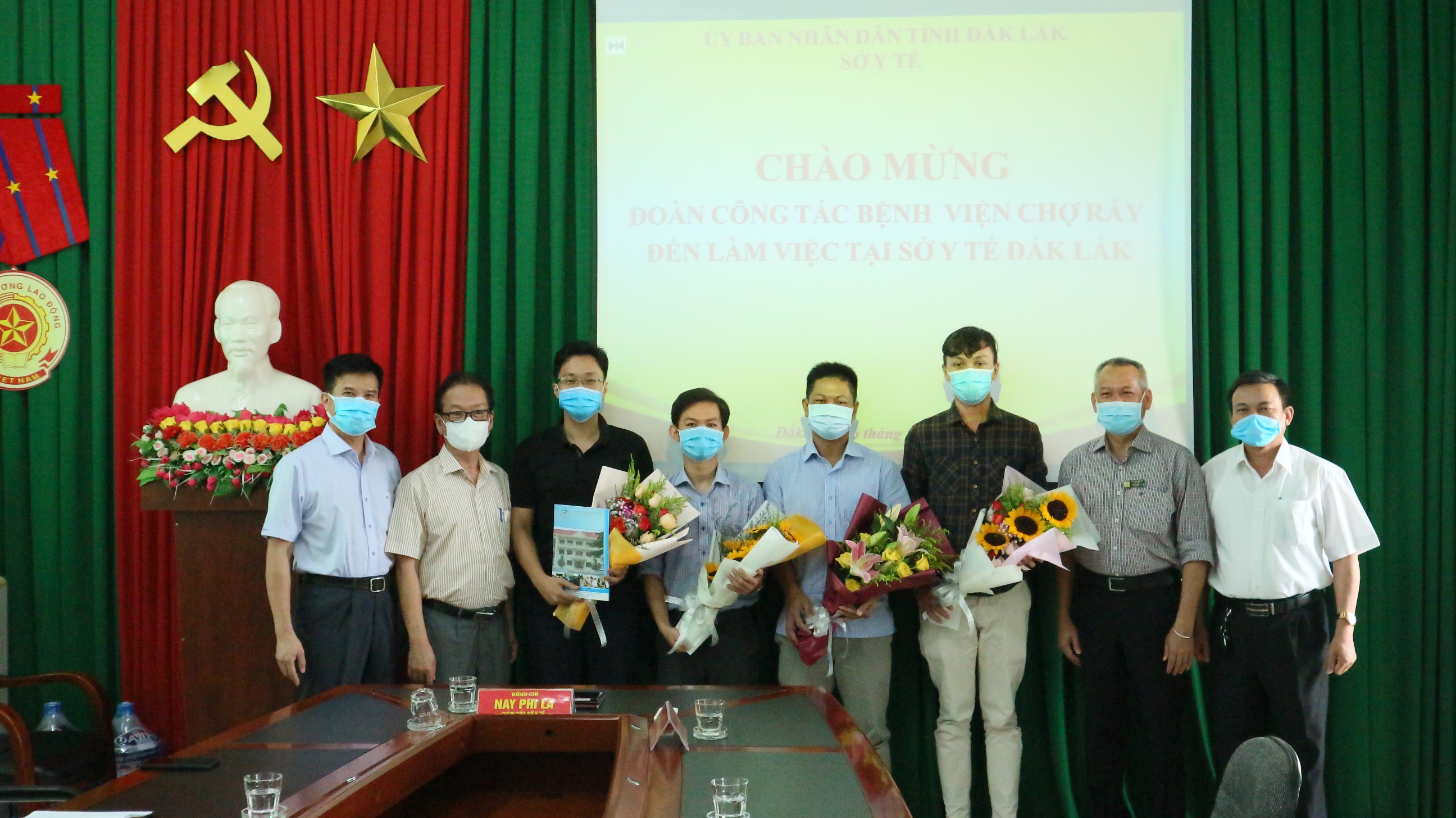 Đoàn bác sĩ Bệnh viện Chợ Rẫy làm việc với Sở Y tế