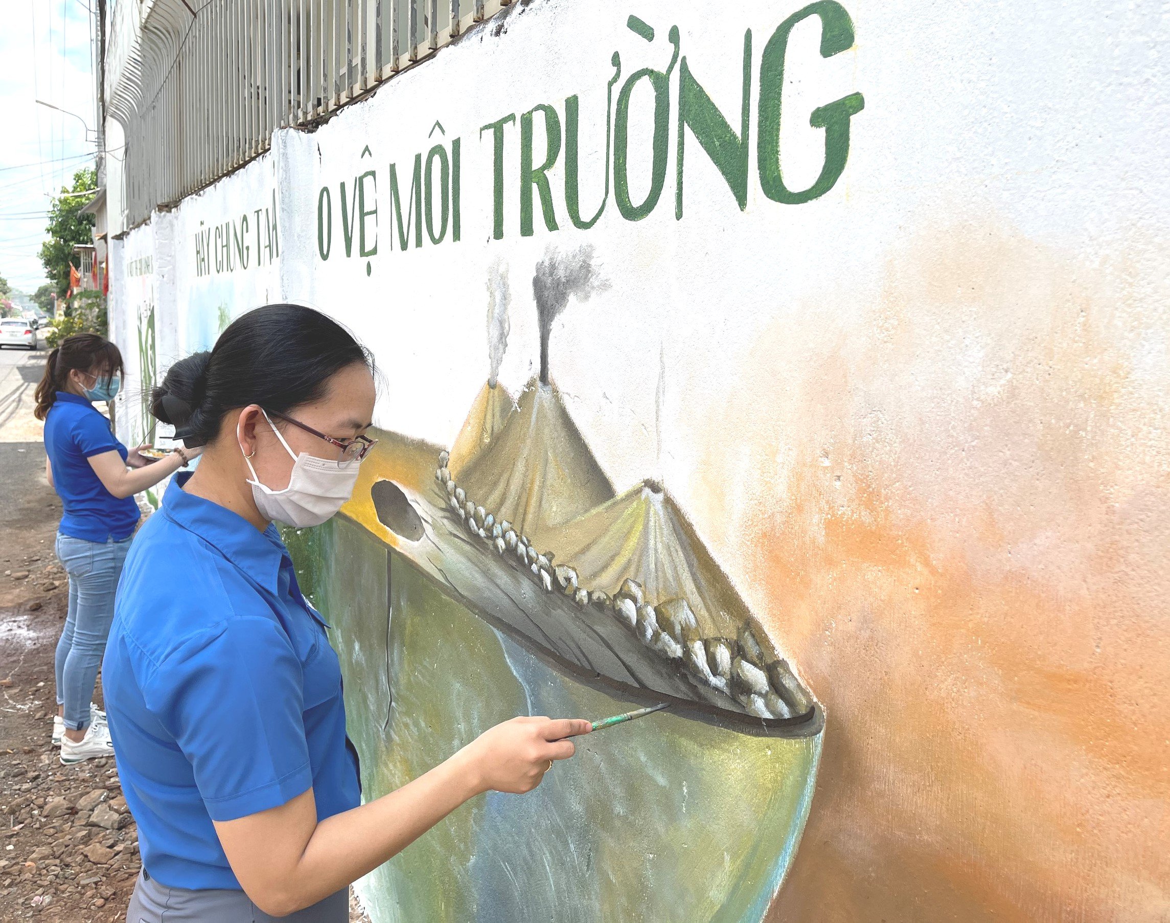 Thanh niên phường Tân Lợi chung tay xóa “điểm đen” về rác thải