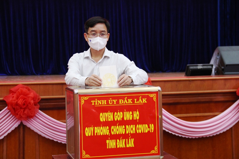 Tỉnh ủy Đắk Lắk tổ chức quyên góp, ủng hộ Quỹ phòng, chống dịch Covid-19