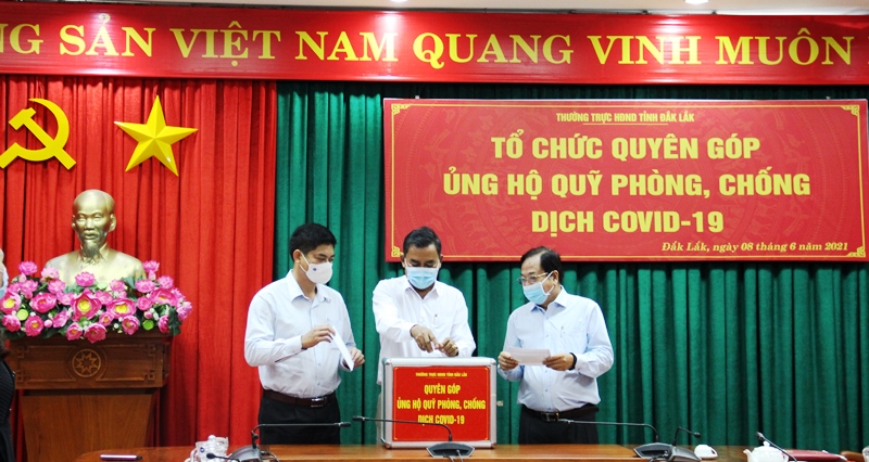 Provincial People’s Council donates to COVID-19 prevention and control fund