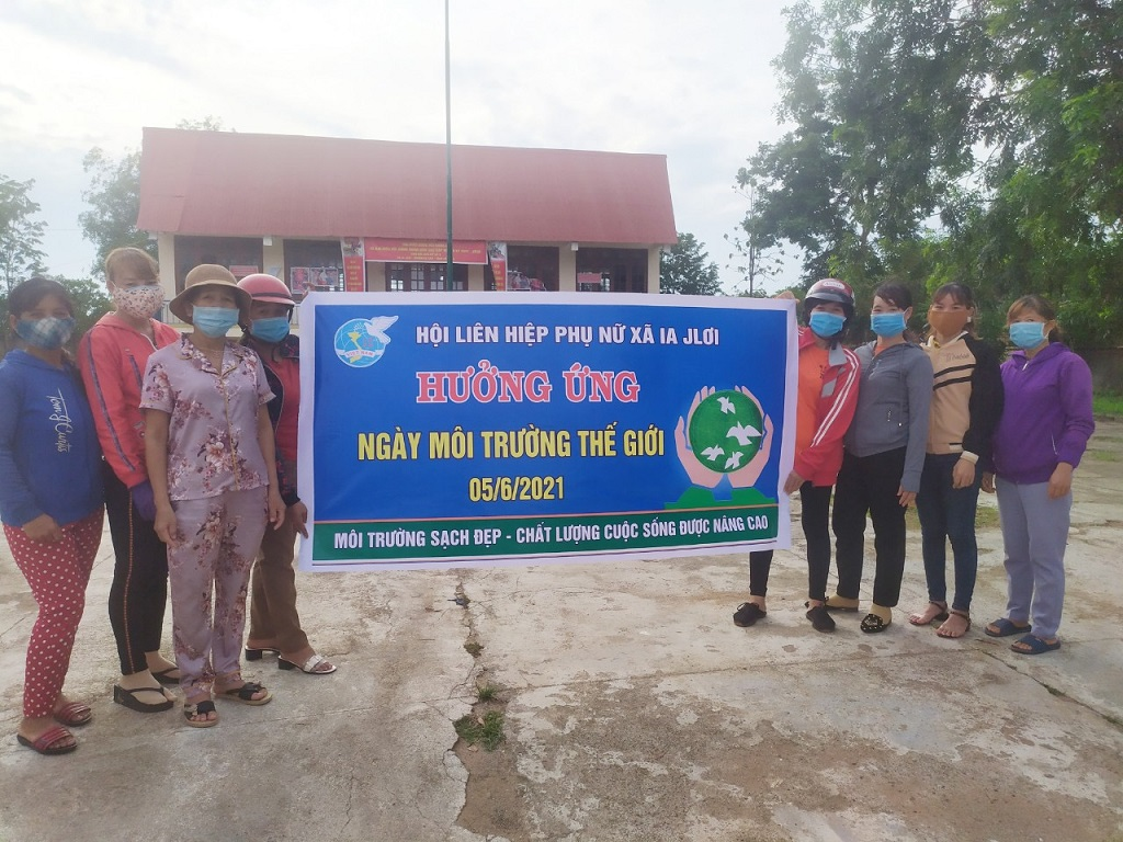 Phụ nữ Đắk Lắk ra quân dọn vệ sinh môi trường nhân Ngày Môi trường thế giới