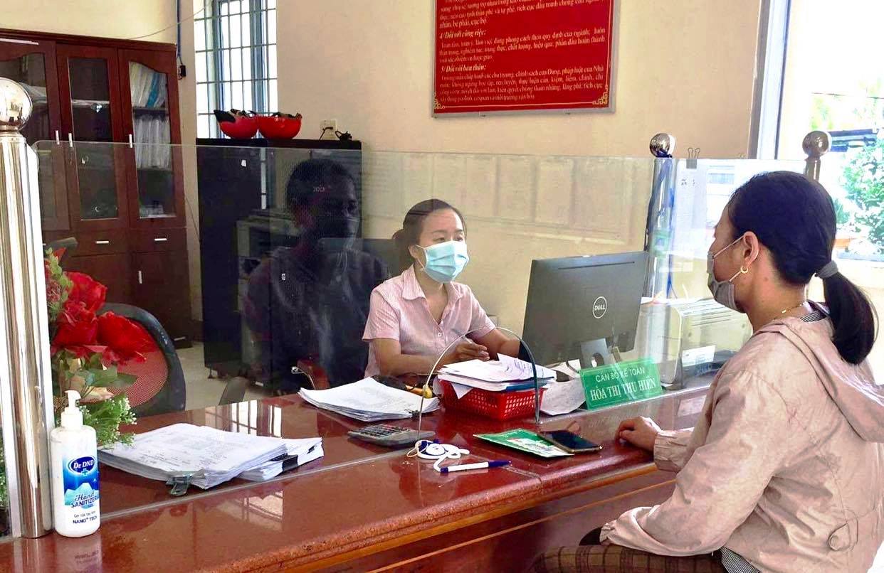 Ngân hàng Chính sách xã hội huyện M'Drắk thực hiện “nhiệm vụ kép” trong bối cảnh dịch Covid-19