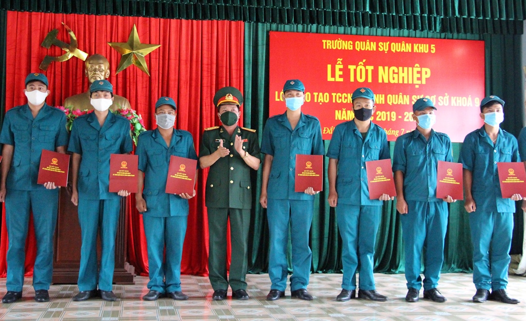 Lễ tốt nghiệp lớp đào tạo trung cấp chuyên nghiệp ngành Quân sự cơ sở