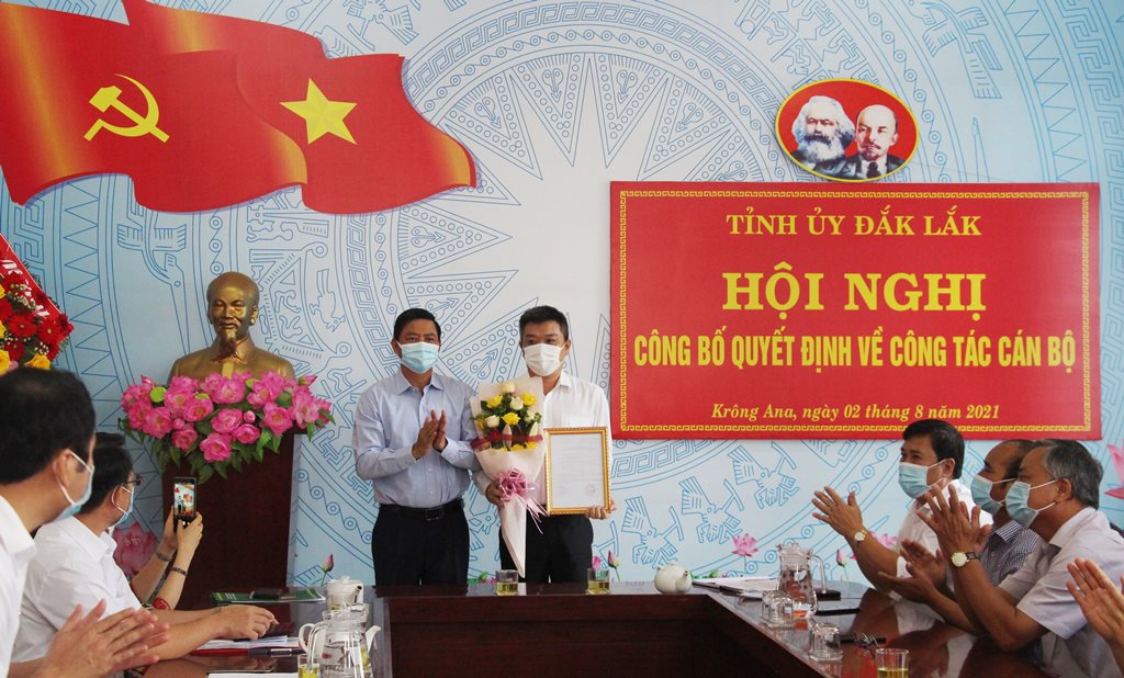 Công bố Quyết định của Ban Thường vụ Tỉnh ủy về công tác cán bộ