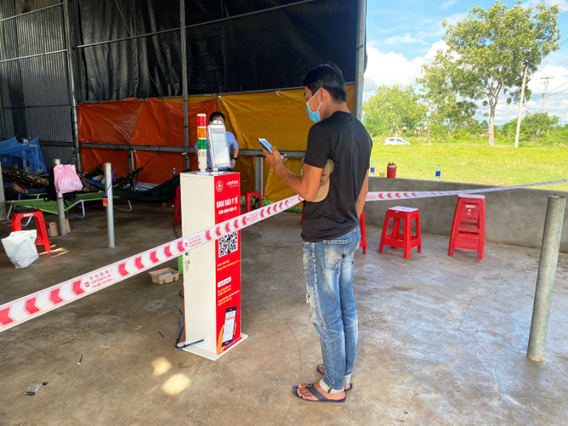 Đẩy mạnh triển khai việc quét mã QR để kiểm soát dịch Covid-19