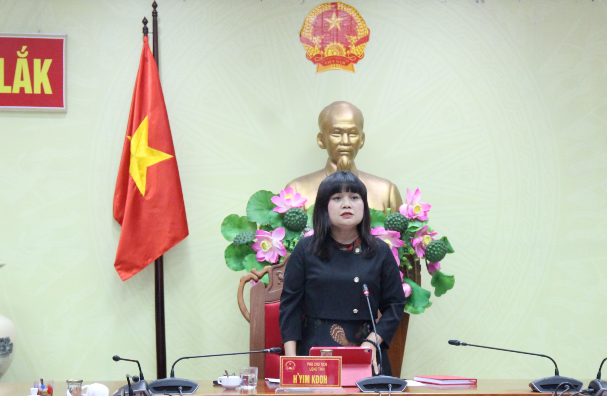 Thông báo kết luận của đồng chí H’Yim Kđoh – Phó Chủ tịch UBND tỉnh, Phó Trưởng Ban Thường trực Ban Chỉ đạo Phòng chống dịch COVID-19 tỉnh tại cuộc họp triển khai tiếp nhận, đón công dân từ tỉnh Đồng Nai trở về địa phương