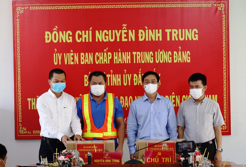 Bí thư Tỉnh ủy Nguyễn Đình Trung thăm Nhà máy điện gió Ea Nam, huyện Ea H’Leo