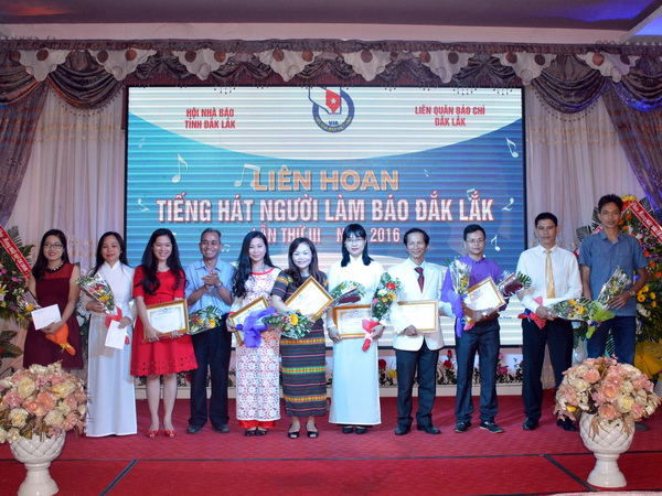 Hấp dẫn Giải bóng đá mini và Liên hoan tiếng hát người làm báo tỉnh Đắk Lắk năm 2016