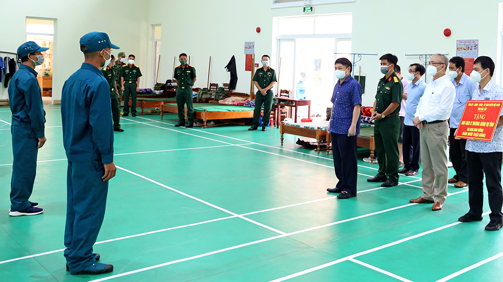 Phó Bí Thư Thường trực Tỉnh ủy Phạm Minh Tấn thăm các điểm cách ly, điều trị COVID-19 của tỉnh