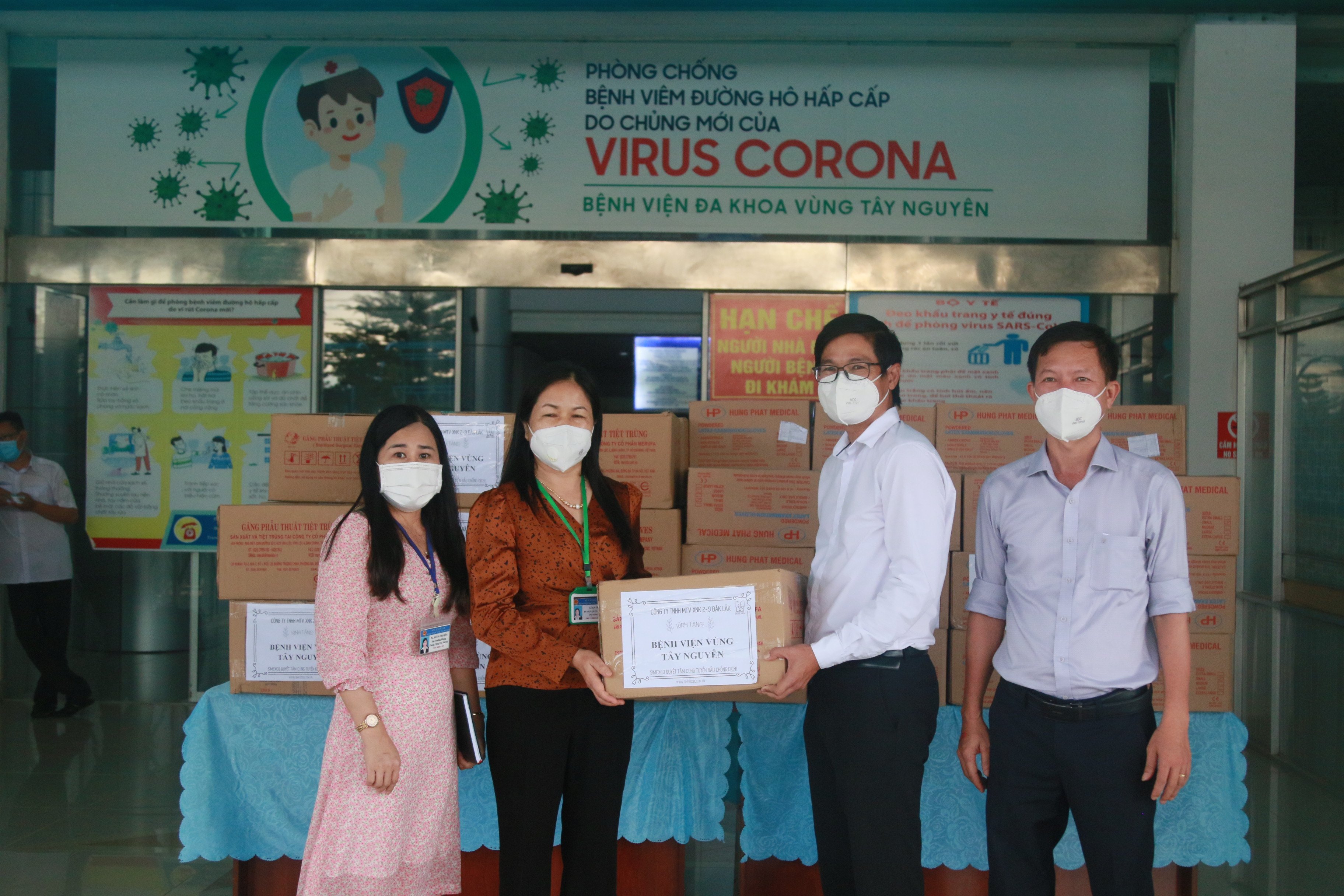 Simexco Đắk Lắk trao tặng  vật tư y tế cho Bệnh viện Đa khoa Vùng Tây Nguyên