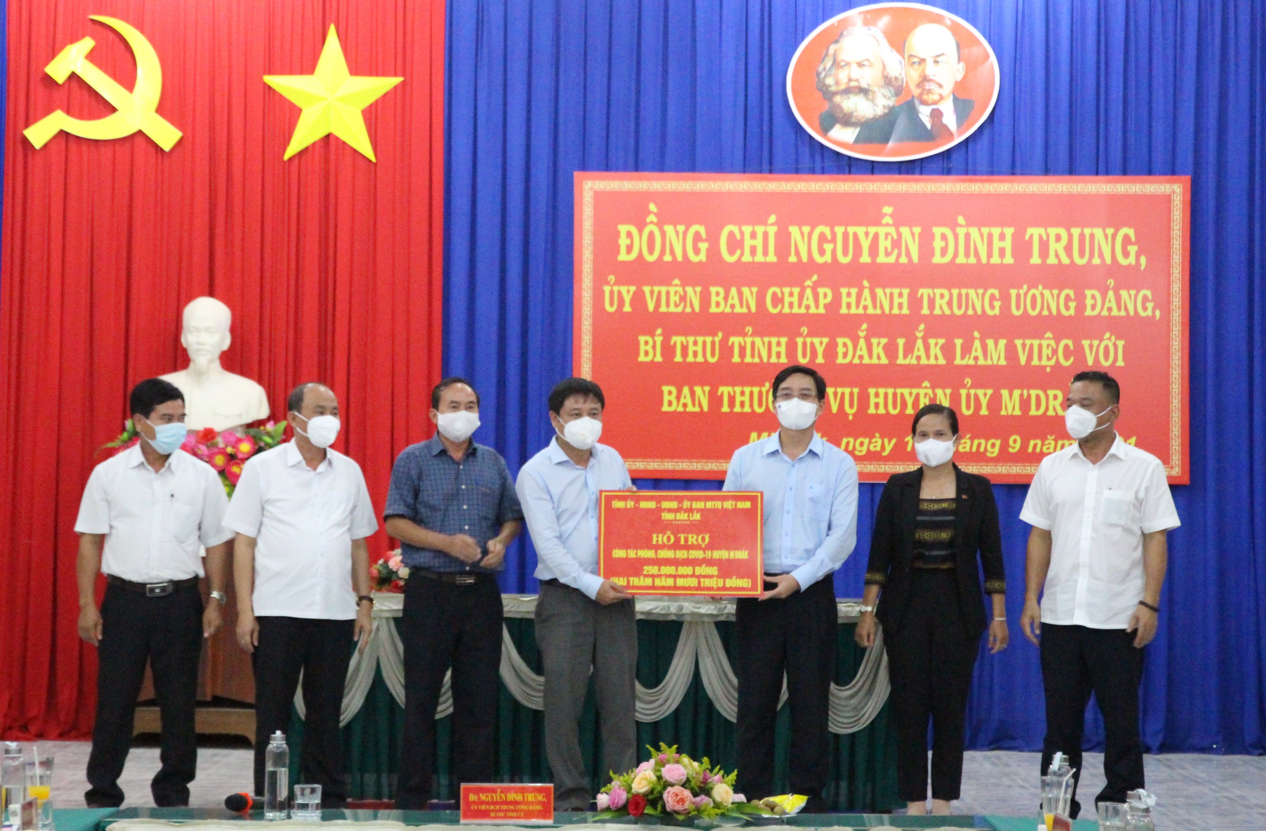 Bí thư Tỉnh ủy Nguyễn Đình Trung làm việc với Ban Thường vụ Huyện ủy M’Drắk